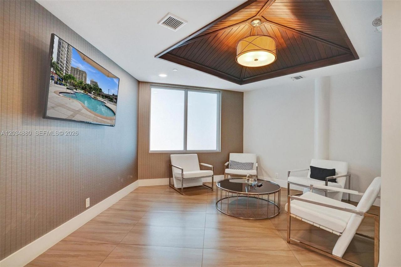 20281 E Country Club Dr , Unit 615, Aventura, FL 33180 Photo
