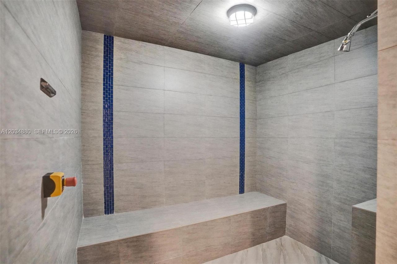 20281 E Country Club Dr , Unit 615, Aventura, FL 33180 Photo