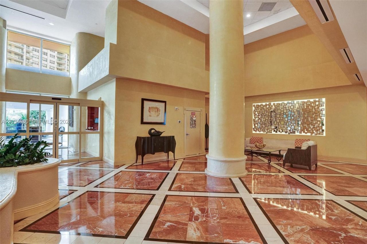 20281 E Country Club Dr , Unit 615, Aventura, FL 33180 Photo