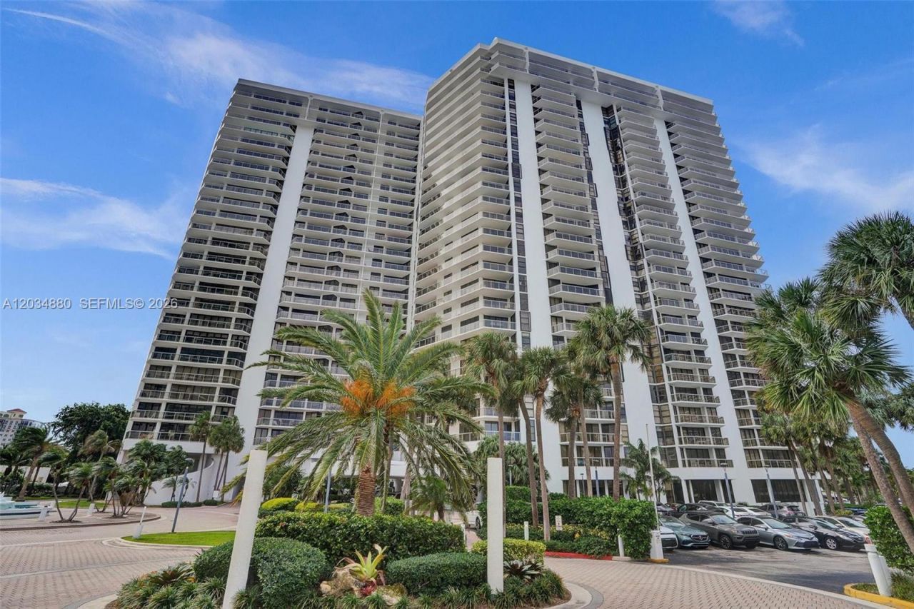 20281 E Country Club Dr , Unit 615, Aventura, FL 33180 Photo