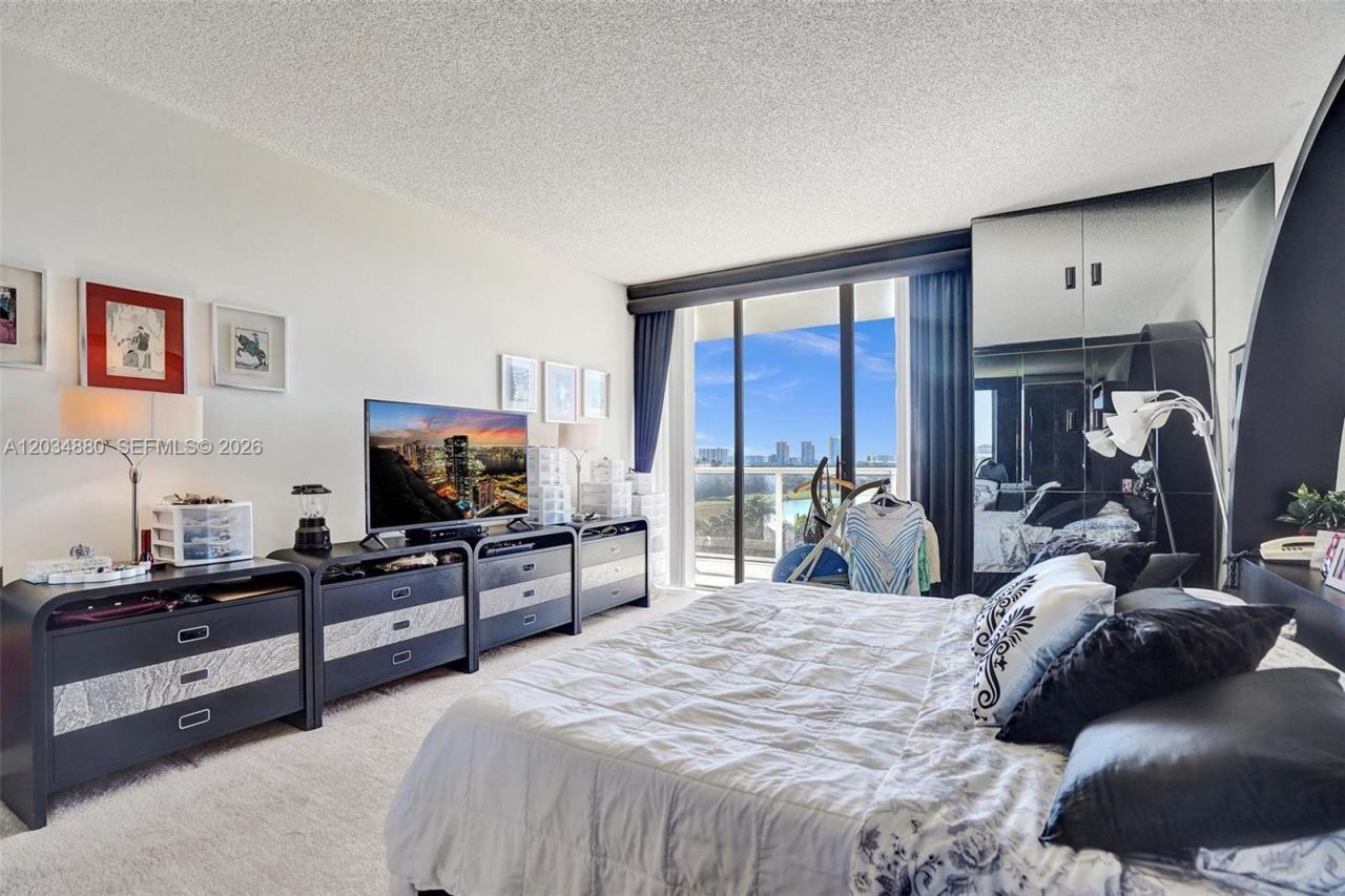 20281 E Country Club Dr , Unit 615, Aventura, FL 33180 Photo