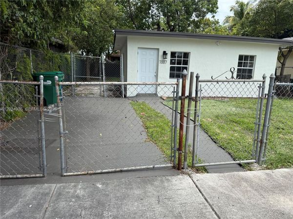 1887 NW 66th St , Miami, FL 33147