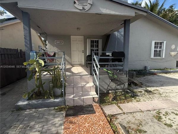 1143 NW 27th St , Miami, FL 33127