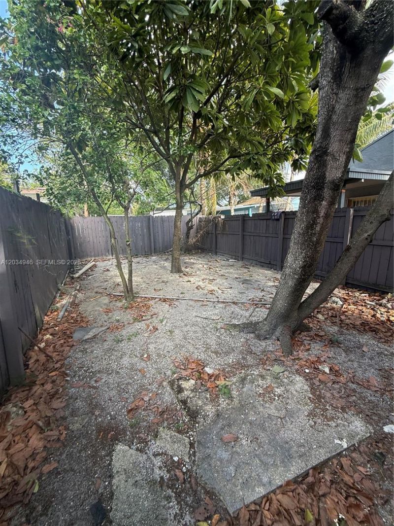1143 NW 27th St , Miami, FL 33127 Photo