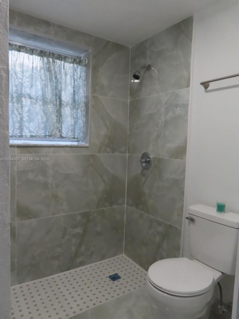 8571 NW 11th St , Unit REAR, Pembroke Pines, FL 33024 Photo