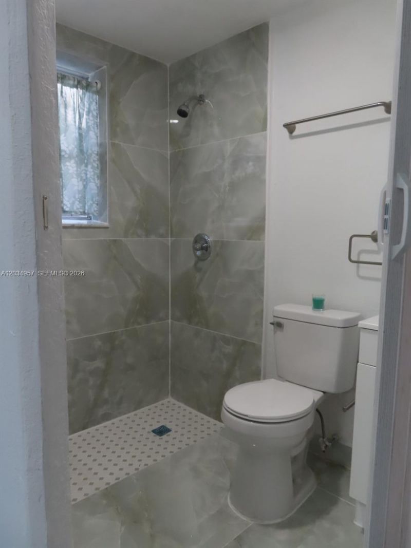 8571 NW 11th St , Unit REAR, Pembroke Pines, FL 33024 Photo