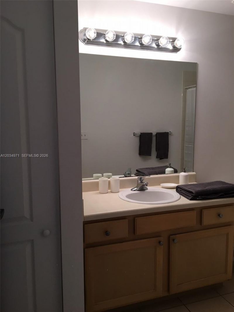 6001 SW 70th St , Unit 335, South Miami, FL 33143 Photo