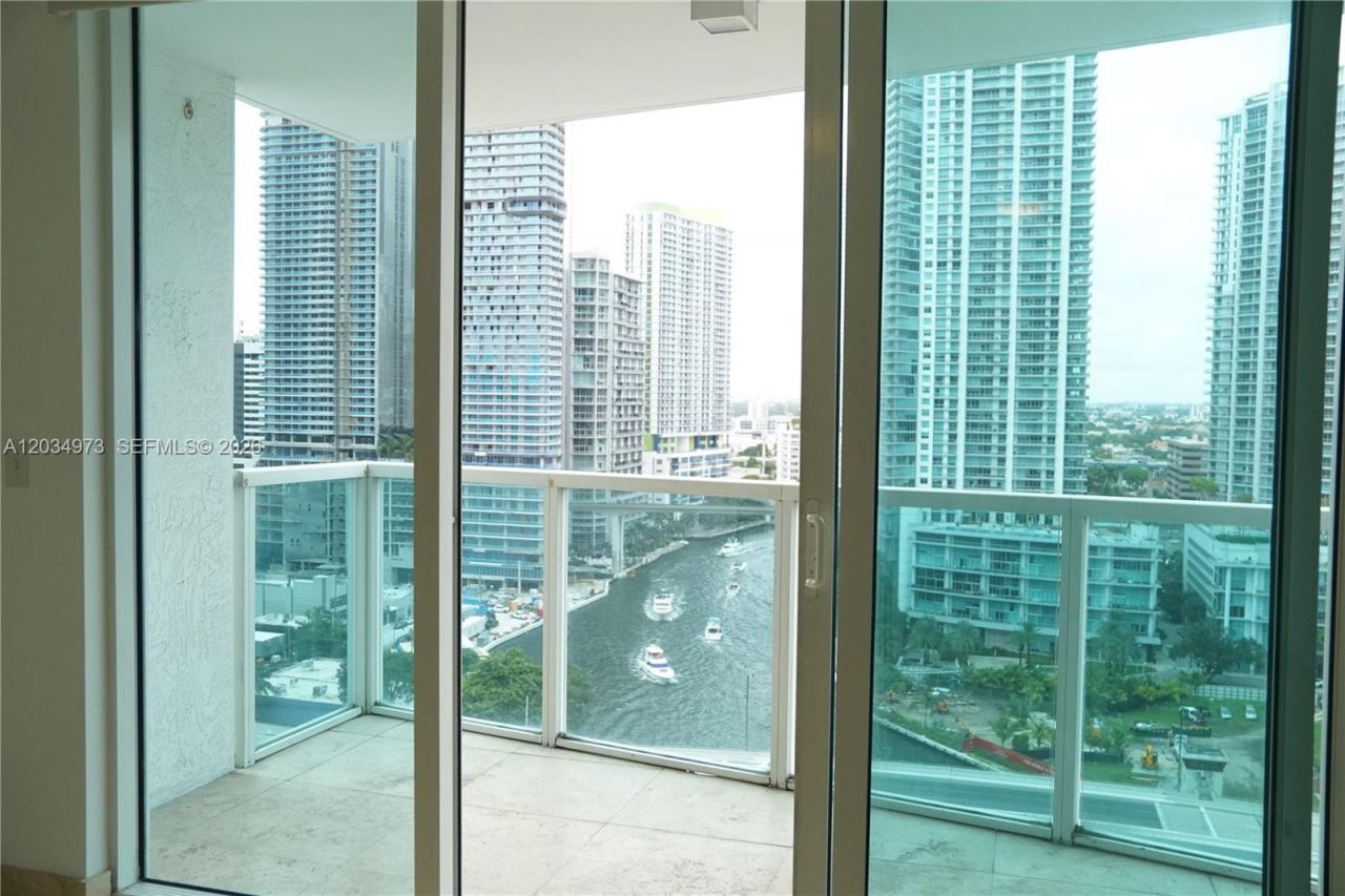 31 SE 5th St, Unit 2205, Miami, FL 33131 Photo