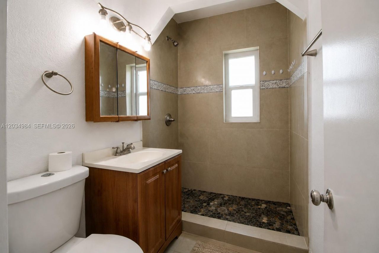3550 SW 9th Ter , Unit 8B, Miami, FL 33135 Photo