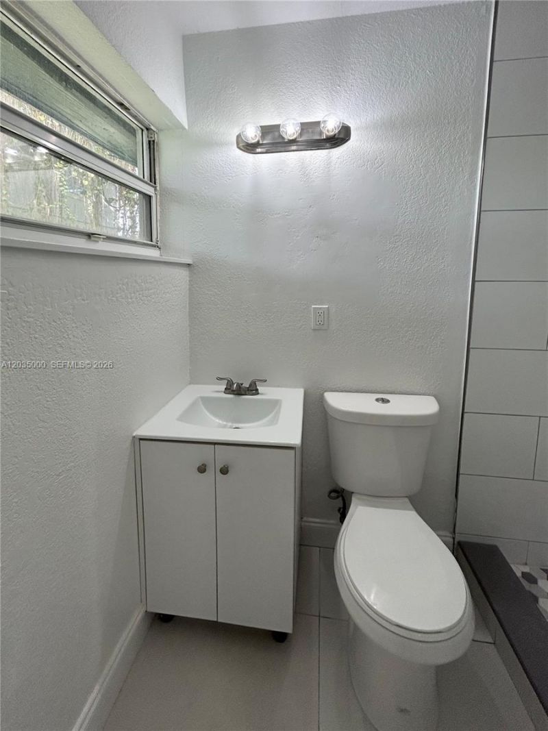 1265 SW 6th St , Unit 16, Miami, FL 33135 Photo