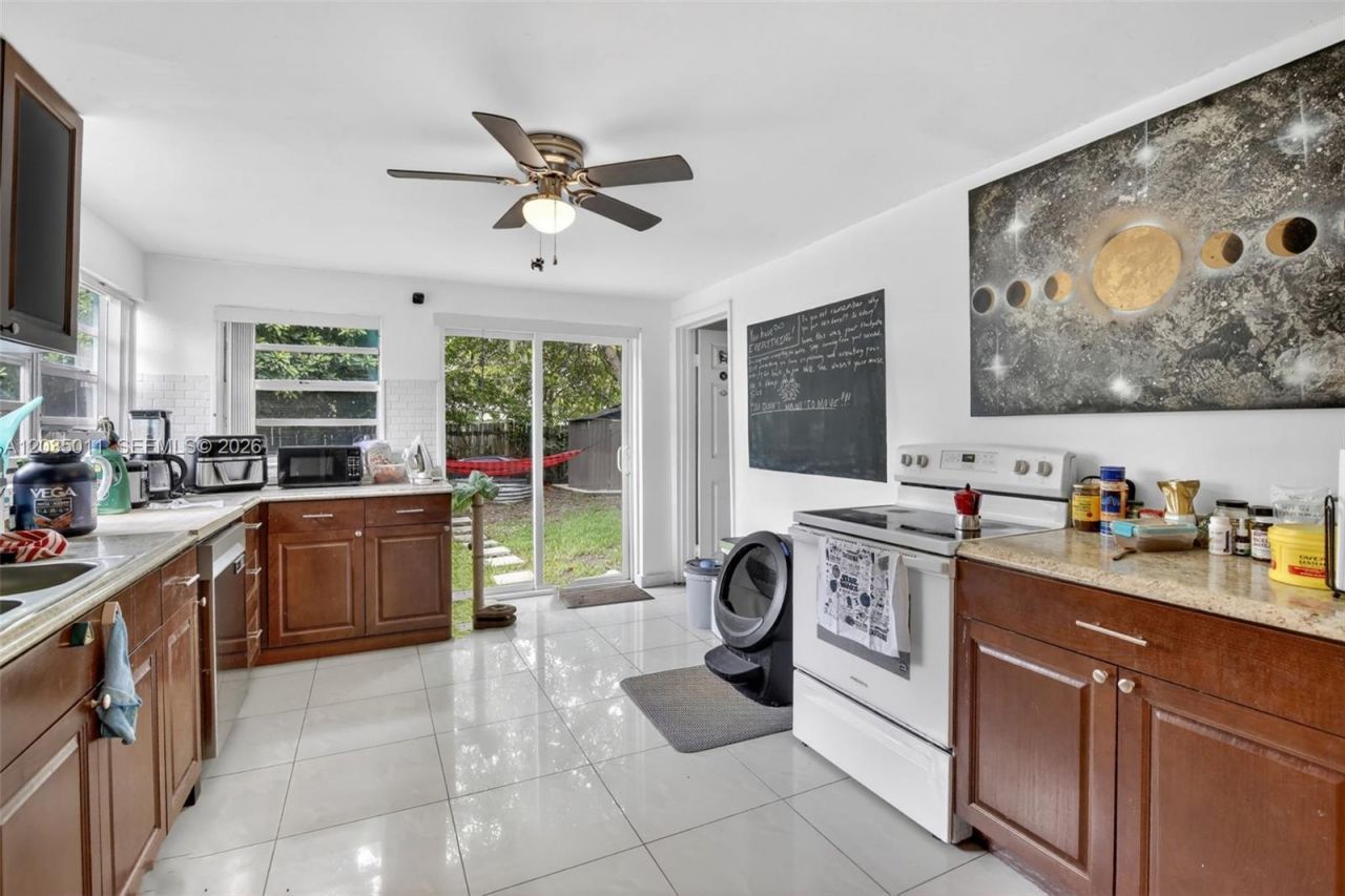6238 Hayes St , Hollywood, FL 33024 Photo