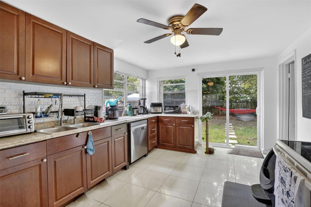 6238 Hayes St , Hollywood, FL 33024 Photo