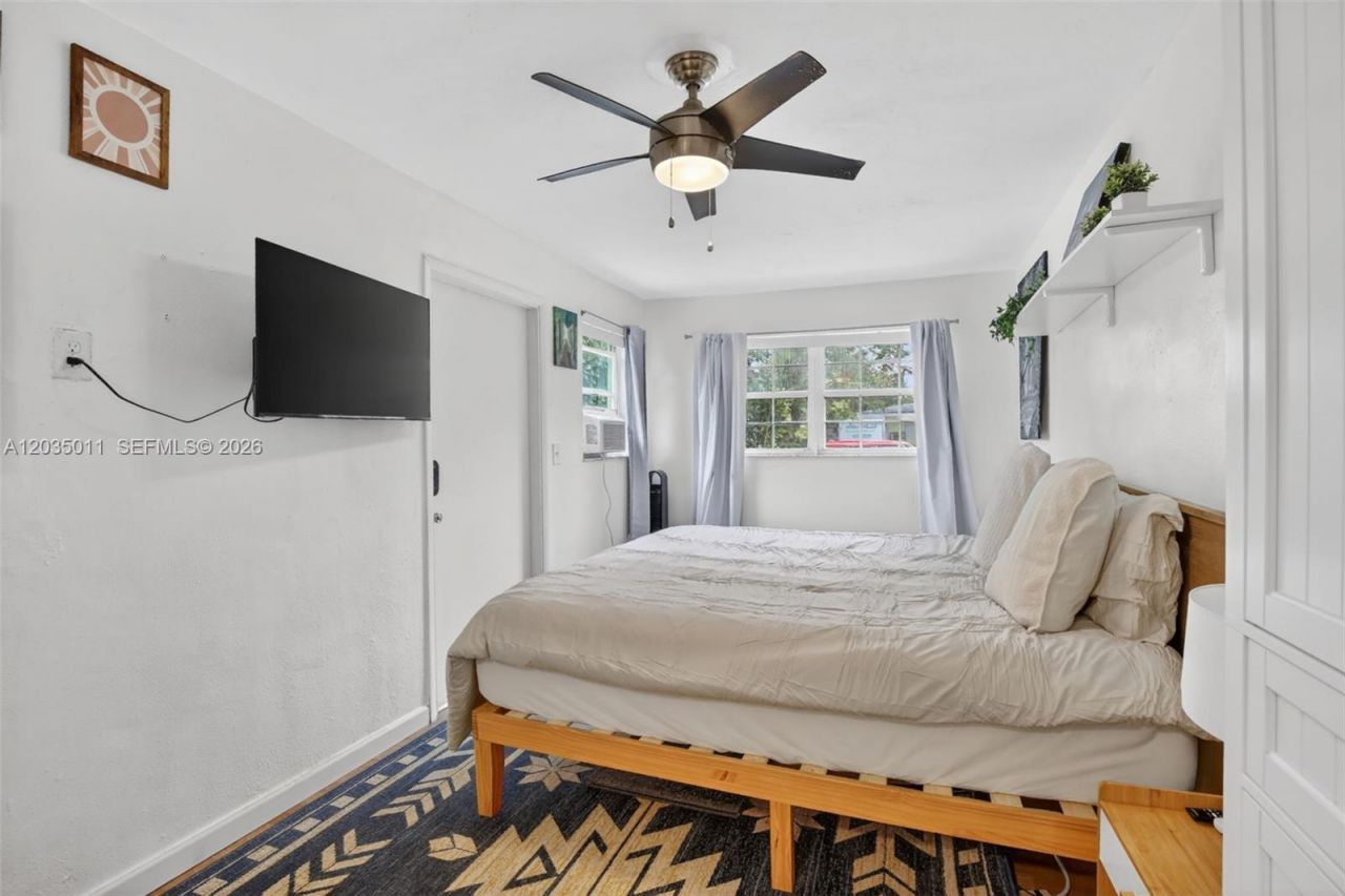 6238 Hayes St , Hollywood, FL 33024 Photo