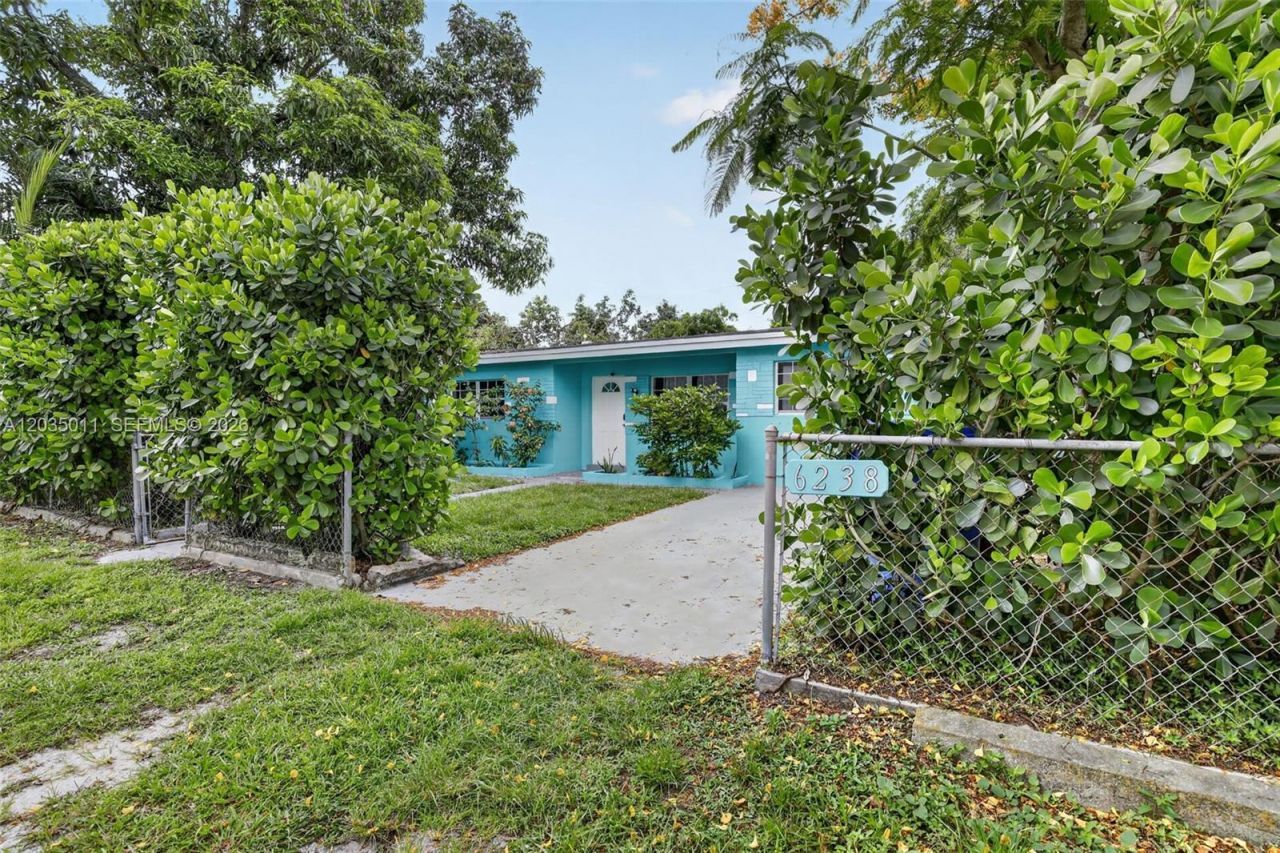 6238 Hayes St , Hollywood, FL 33024 Photo