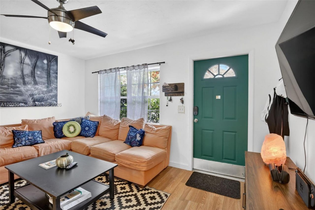 6238 Hayes St , Hollywood, FL 33024 Photo