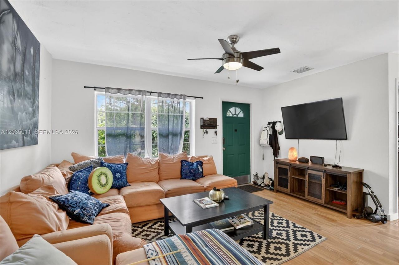 6238 Hayes St , Hollywood, FL 33024 Photo