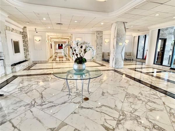 5700 Collins Ave , Unit 14M, Miami Beach, FL 33140