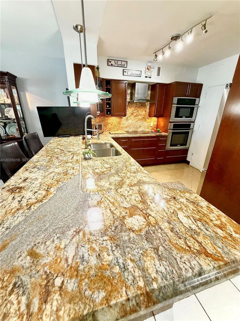5700 Collins Ave , Unit 14M, Miami Beach, FL 33140 Photo