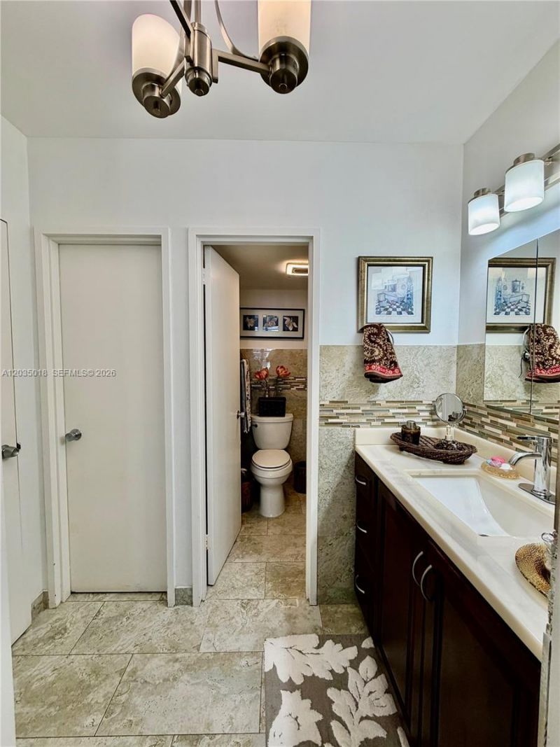 5700 Collins Ave , Unit 14M, Miami Beach, FL 33140 Photo