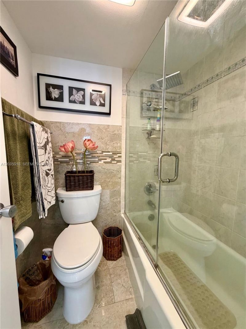 5700 Collins Ave , Unit 14M, Miami Beach, FL 33140 Photo