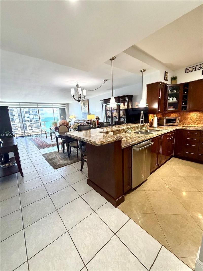 5700 Collins Ave , Unit 14M, Miami Beach, FL 33140 Photo
