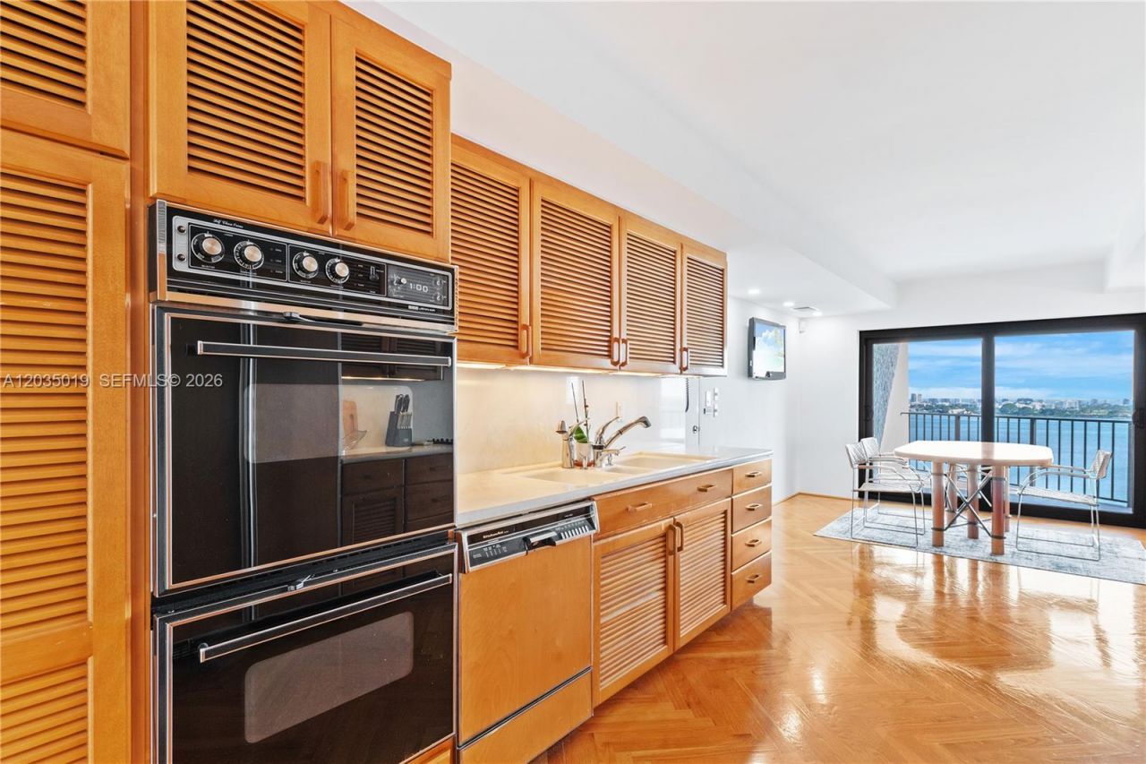 1800 NE 114th St , Unit 2204, Miami, FL 33181 Photo
