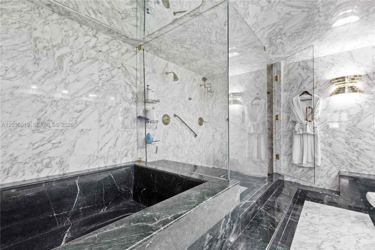1800 NE 114th St , Unit 2204, Miami, FL 33181 Photo