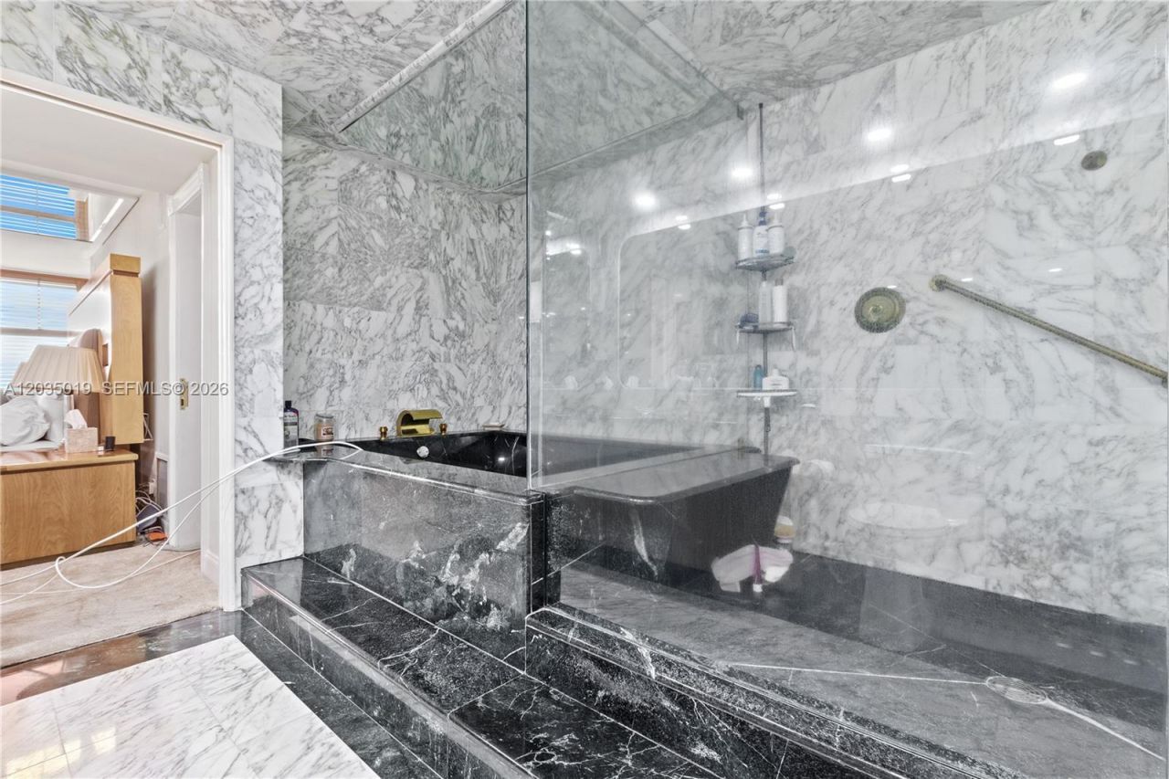 1800 NE 114th St , Unit 2204, Miami, FL 33181 Photo
