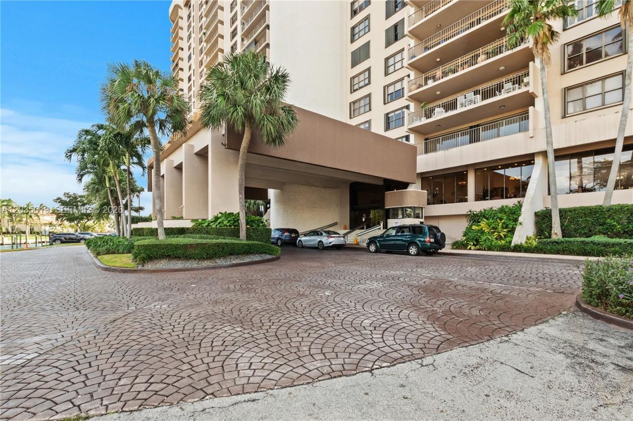 1800 NE 114th St , Unit 2204, Miami, FL 33181 Photo