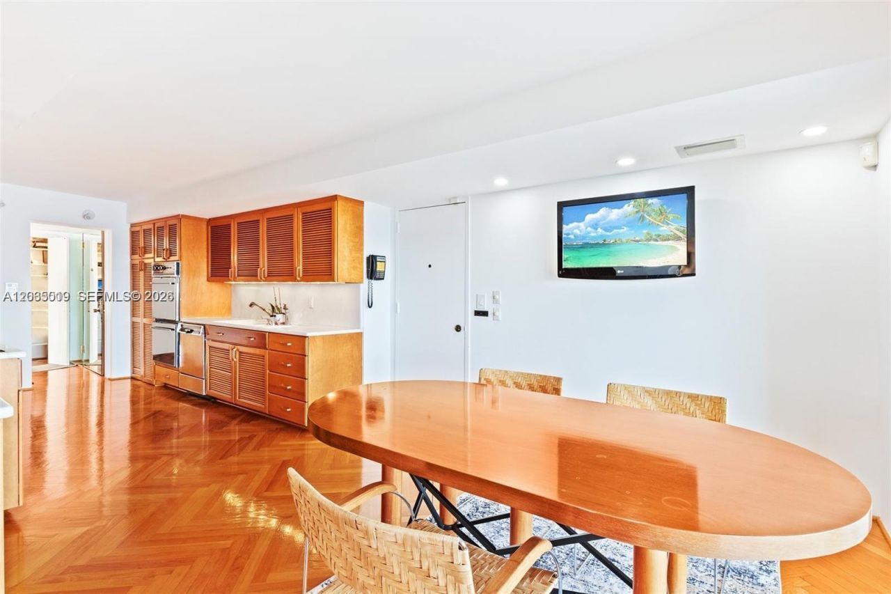 1800 NE 114th St , Unit 2204, Miami, FL 33181 Photo