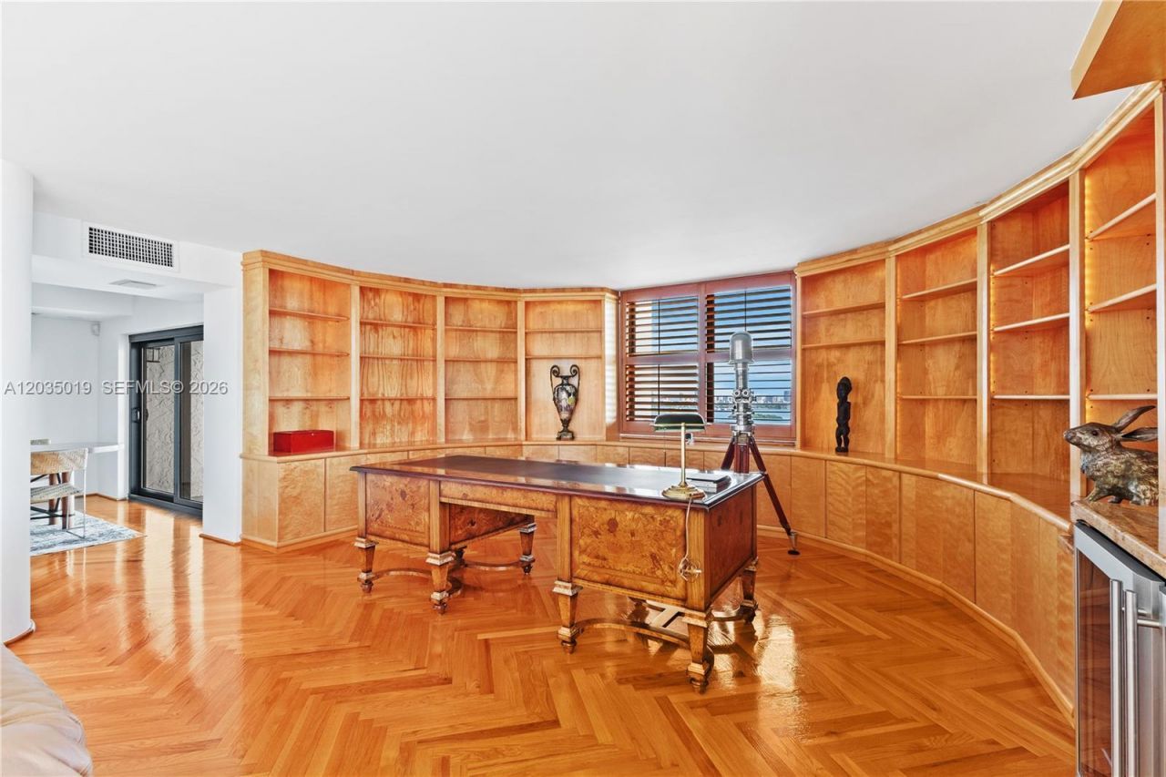 1800 NE 114th St , Unit 2204, Miami, FL 33181 Photo