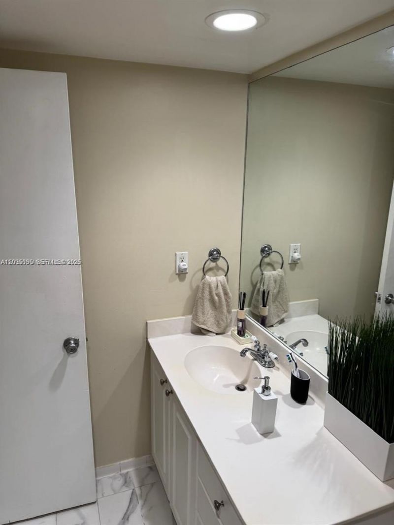 19380 Collins Ave , Unit 707, Sunny Isles Beach, FL 33160 Photo