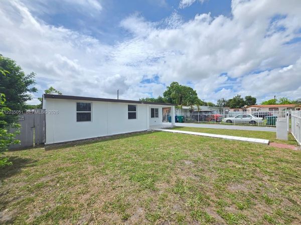9590 NW 32nd Ct, Miami, FL 33147