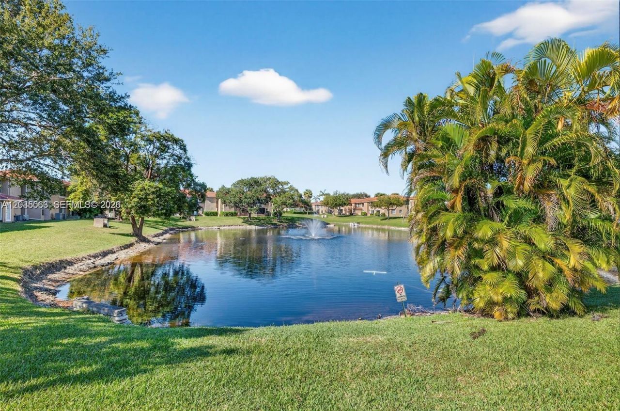 908 Twin Lakes Dr , Unit 8-C, Coral Springs, FL 33071 Photo