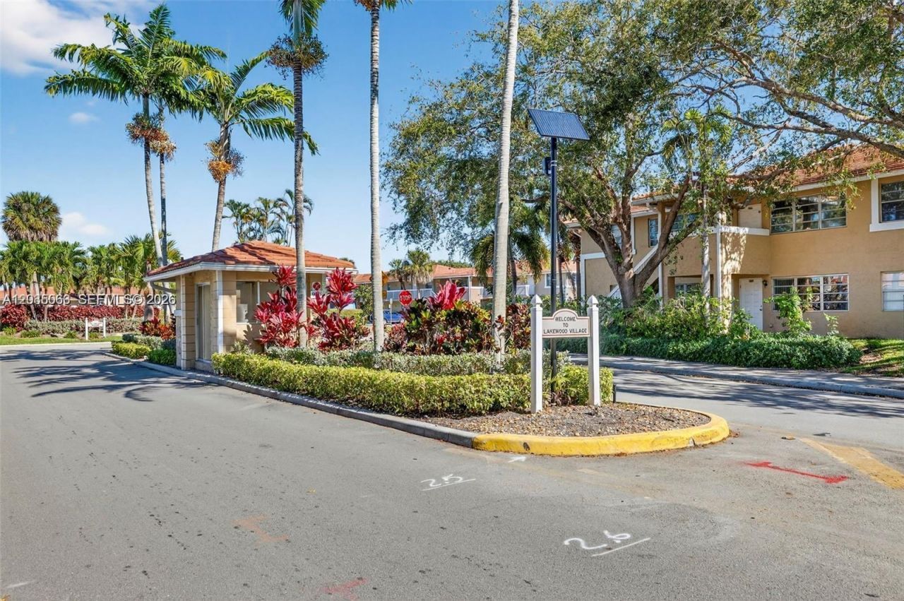 908 Twin Lakes Dr , Unit 8-C, Coral Springs, FL 33071 Photo