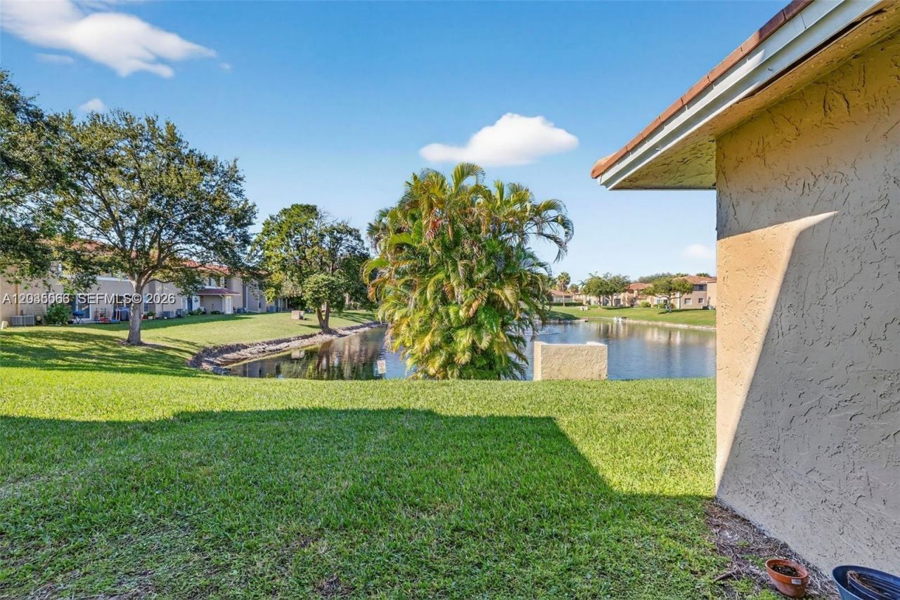 908 Twin Lakes Dr , Unit 8-C, Coral Springs, FL 33071 Photo