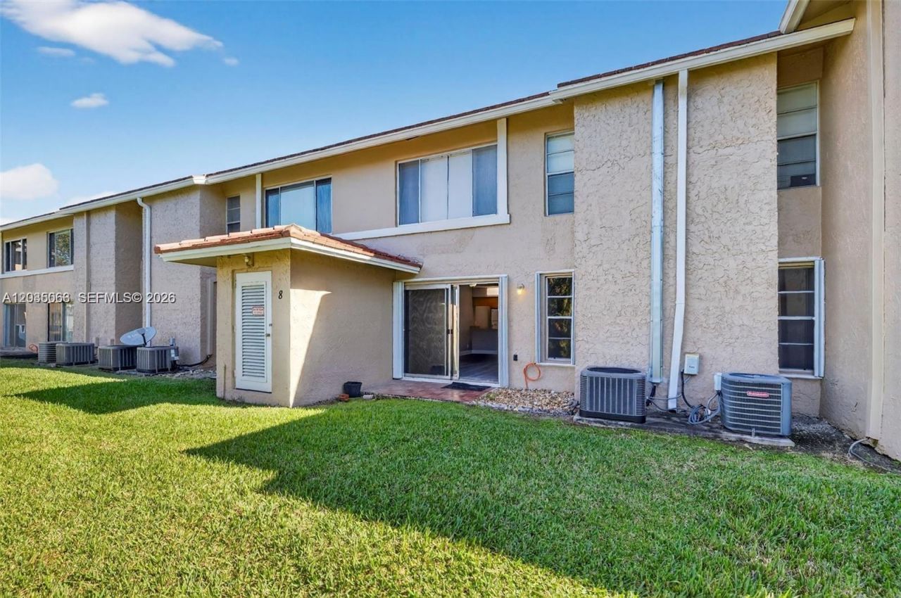 908 Twin Lakes Dr , Unit 8-C, Coral Springs, FL 33071 Photo