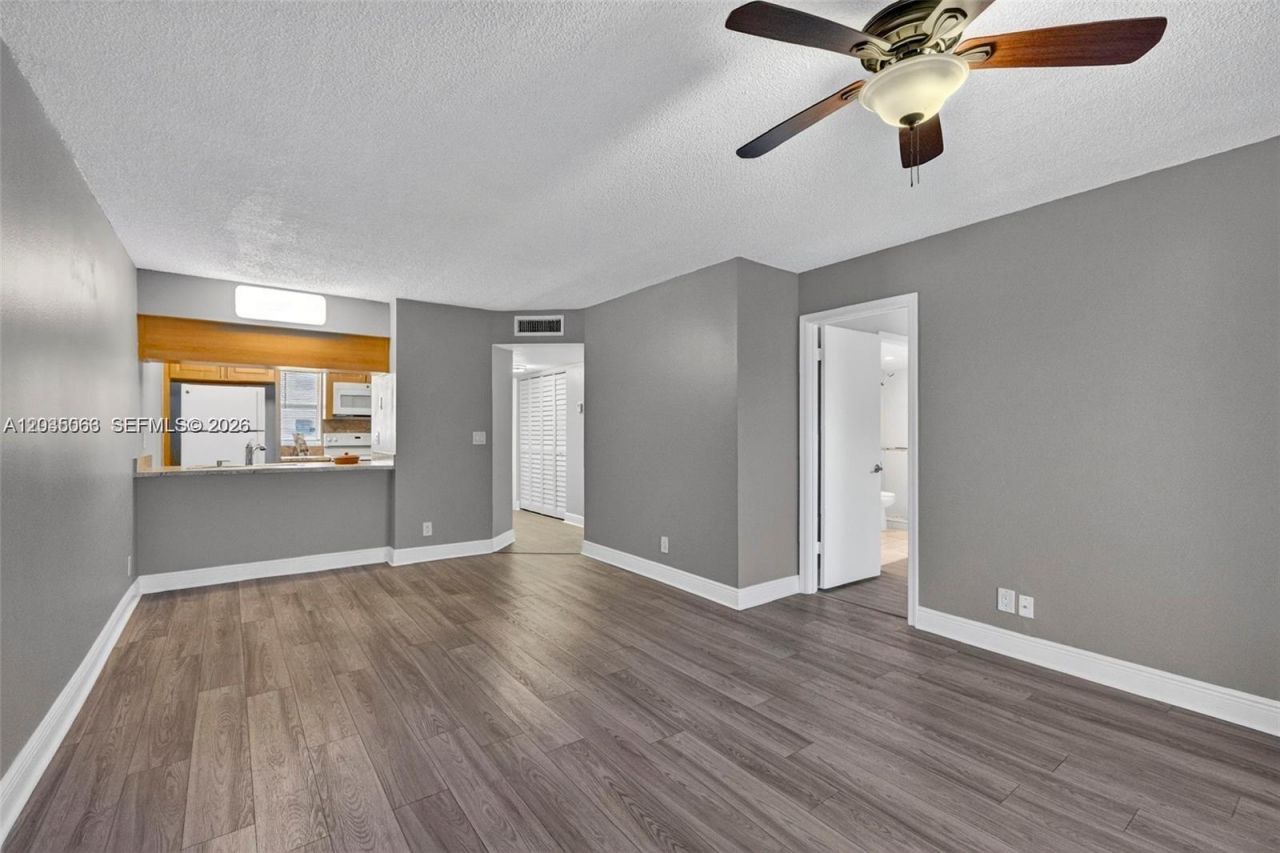 908 Twin Lakes Dr , Unit 8-C, Coral Springs, FL 33071 Photo