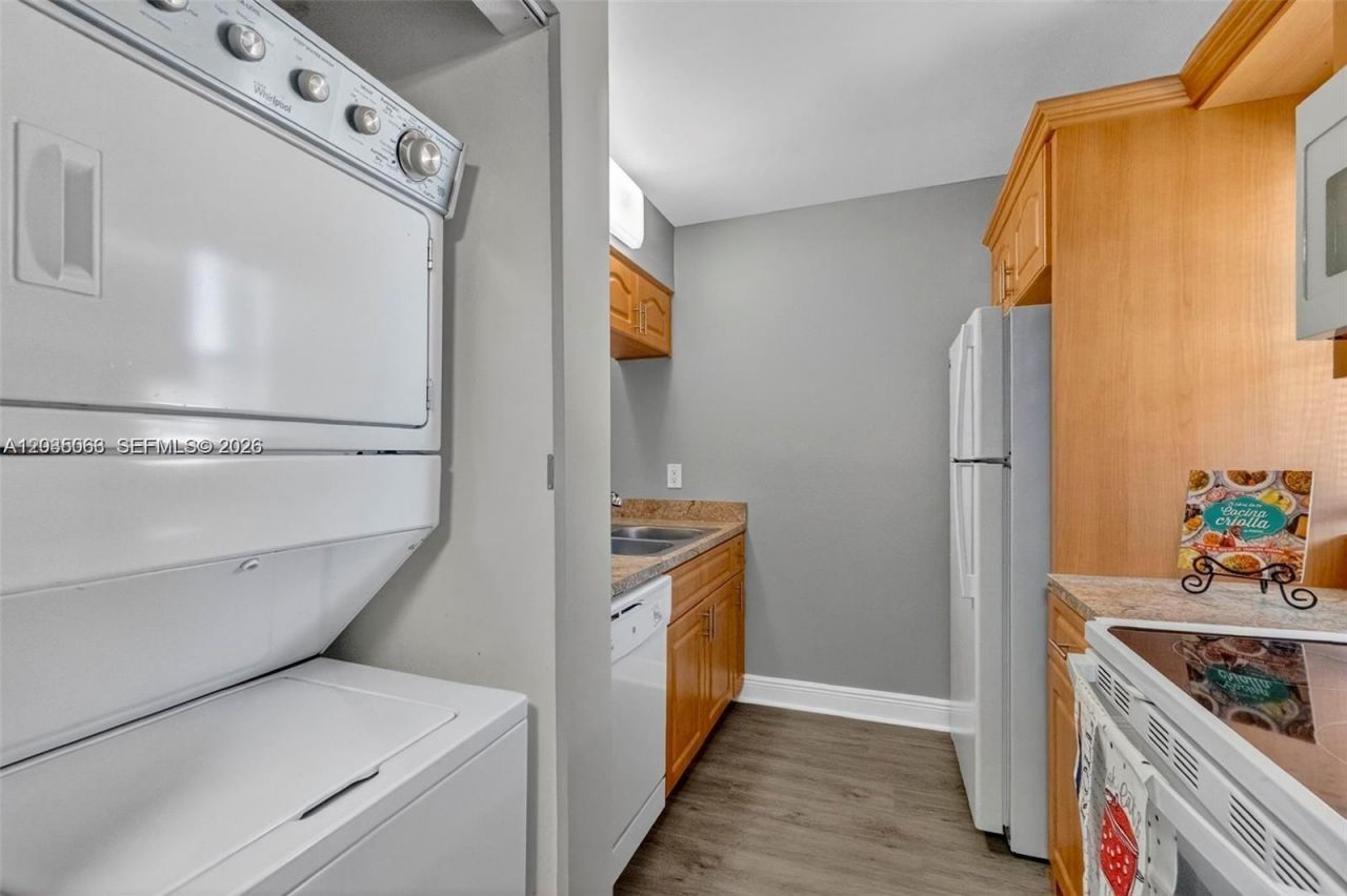 908 Twin Lakes Dr , Unit 8-C, Coral Springs, FL 33071 Photo