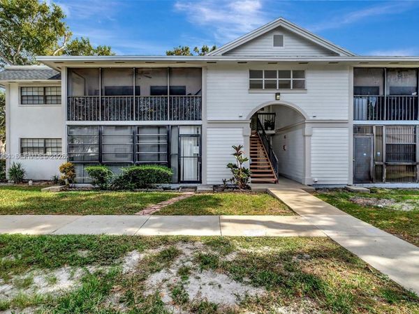 18965 NW 62nd Ave , Unit 210, Hialeah, FL 33015