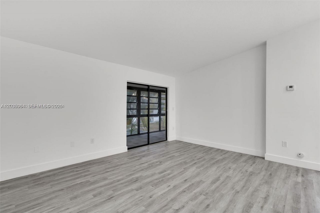 18965 NW 62nd Ave , Unit 210, Hialeah, FL 33015 Photo