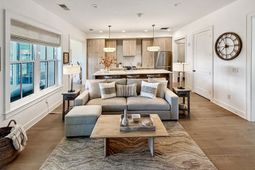 320 Longshore Street photo 4
