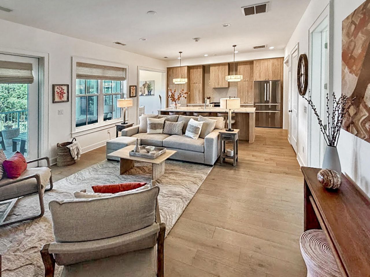 320 Longshore Street Photo 4