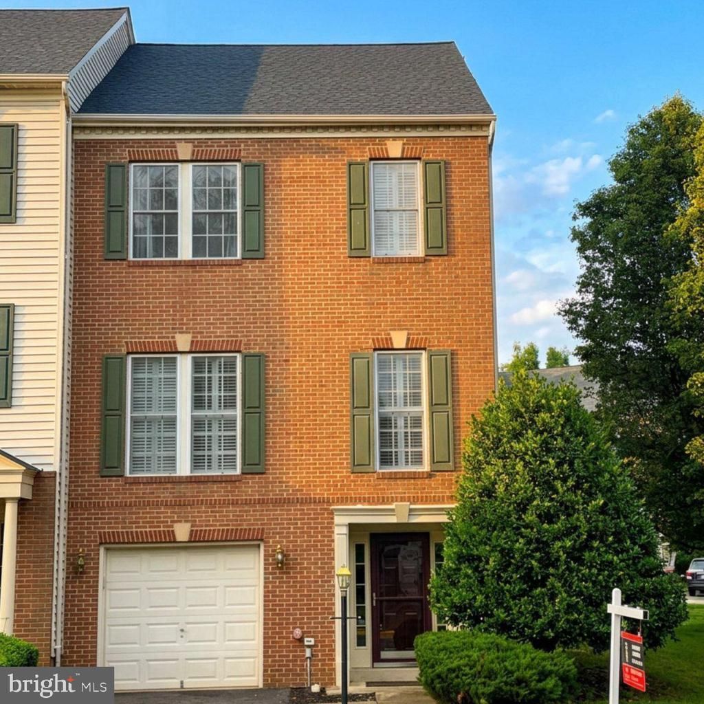 8050 Montour Heights Drive, Gainesville, VA 20155 Main Photo