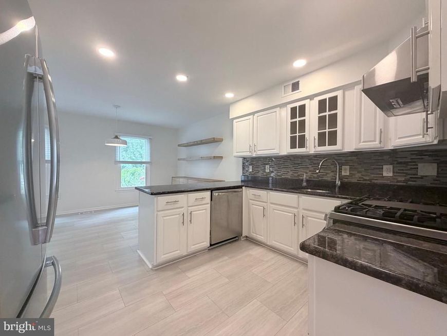 7418 Crestberry Lane, Bethesda, MD 20817 Main Photo