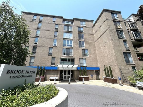 99 Pond Ave, Unit 424, Brookline, MA 02445