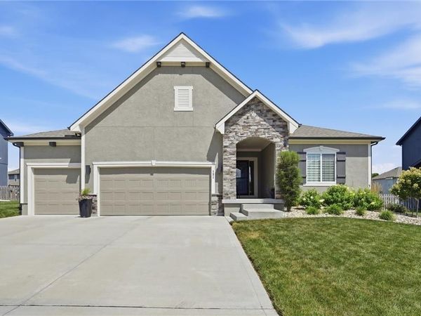 131 SE Briar Valley Lane, Blue Springs, MO 64064