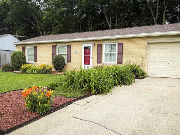 1424 S Pleasantview Drive, Yorktown, IN 47396