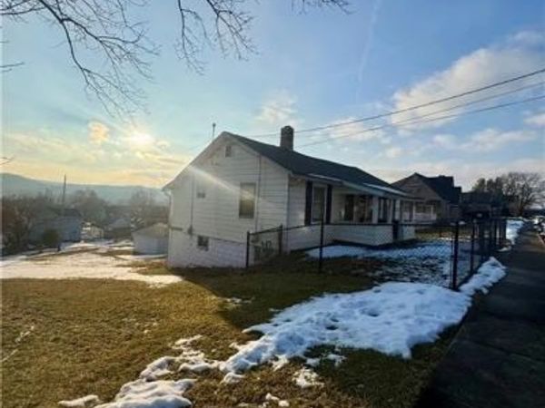 380 Monroe Ave, Leechburg, PA 15656