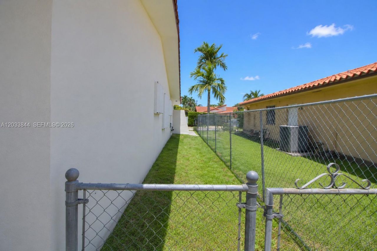 1330 SW 126th Pl, Miami, FL 33184 Photo